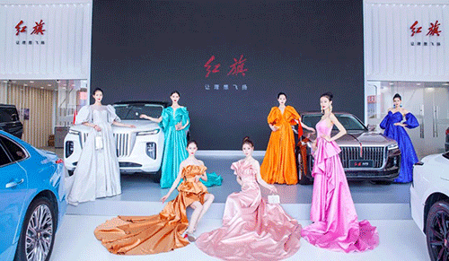 遠(yuǎn)通五一車展13.gif